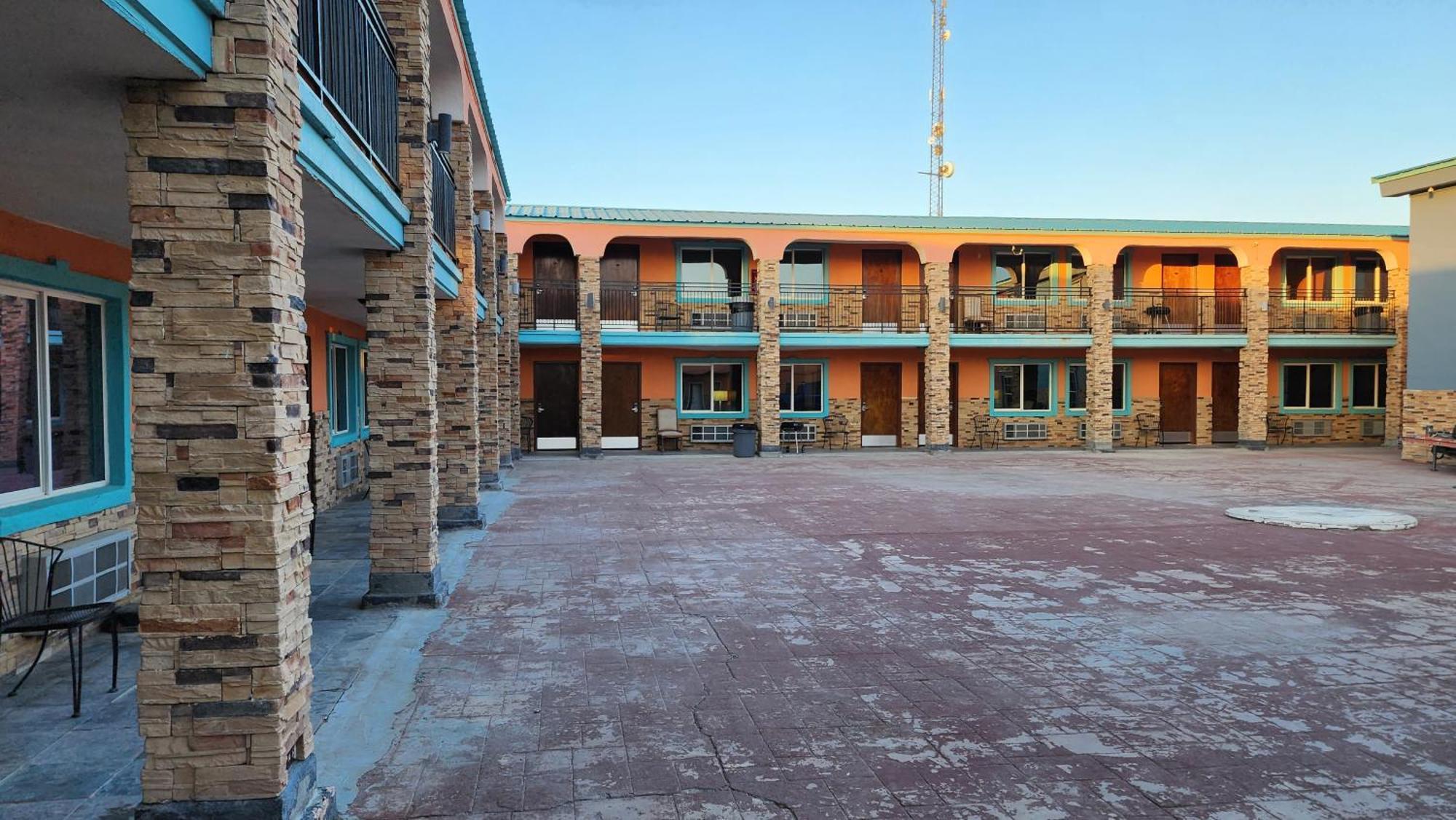 B&J Hotel And Apartments Pecos megye Kültér fotó